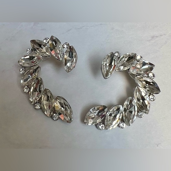 NEW Marquise Cut Elegant Silver Leaf Earrings - Picture 3 of 3